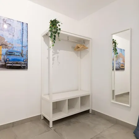 New Flats 2 公寓 *